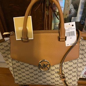 Beautiful practically brand new Michael Kors bag